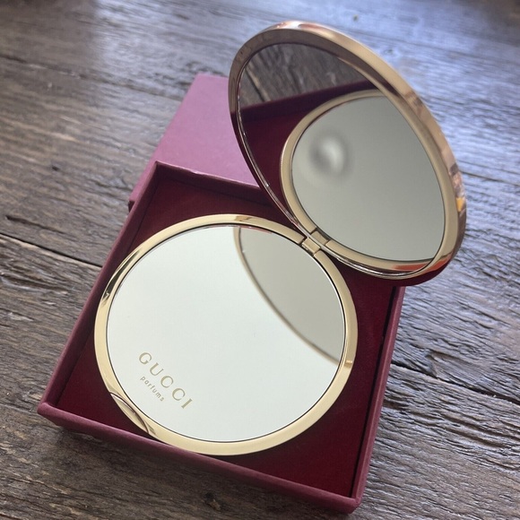 Authentic Gucci GG Monogram Compact Mirror By GUCCI Beauty - Picture 6 of 12